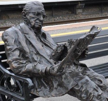 Sculpture of Sir Nicholas Winton